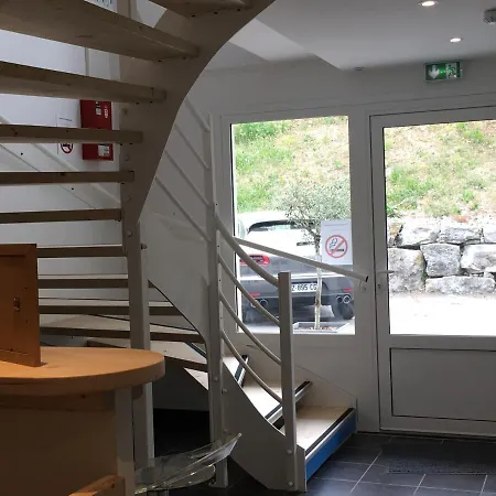 Sur Le Port Apartment